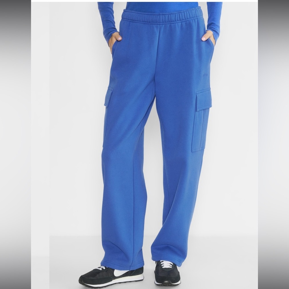 Aritzia TNA Sweatfleece Cozy Fleece Cargo Mega Fit Sweatpants in Jazz Blue - Picture 4 of 17